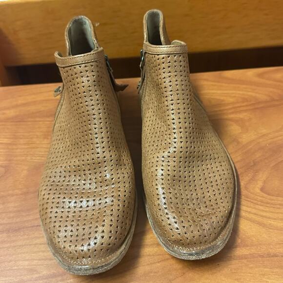 Trask Addison Perforated Zip Brown Booties Leather Shoes Size 8 Womens - Picture 2 of 13